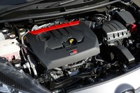 エンジンの最高出力は272PSで「GRヤリスRZ“ハイパフォーマンス”」と変わらず。最大トルクは20N・mアップの390N・mとなっている。
