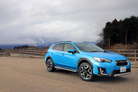 路肩の駐車場で、福島の山々を背景に撮影。スノー、ウエット、ドライのいずれの路面においても、「ブルーアース4S AW21」は不足のない性能を発揮してくれた。