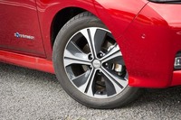 テスト車のタイヤサイズは215/50R17で、「ダンロップ・エナセーブEC300」を履いていた。