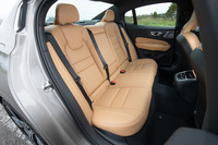 オプションで「プラス・パッケージ」を選択すると、リアシートにもヒーターが装備される。