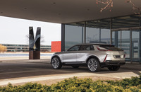 GMがキャデラック初の電気自動車「リリック」を発表　480kmを走行可能なSUVタイプのEVの画像