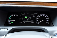 2眼タイプの計器盤。照明コントロール付きのオプティトロンメーターが採用されている。