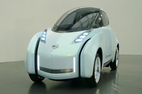バイクのように走るEV「日産ランドグライダー」
