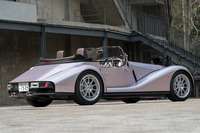 新設計のボディーは、開発に際して数値流体力学（CFD）技術を導入。新形状のアンダーボディーとも相まって、従来の直6モデルより空気抵抗を5％、揚力を20％低減している。