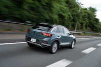 連日のように値上げのニュースが報じられる輸入車ブランド。フォルクスワーゲンも例外ではないが、「Tロック」は「TSIアクティブ」で394万3000円と、どうにか“エントリー価格が300万円台”というレベルに踏みとどまっている。