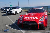 スポーティーなNISMOの各車と、SUPER GTで活躍した「MOTUL AUTECH GT-R」。
