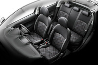 「ミラージュ」のインテリア。