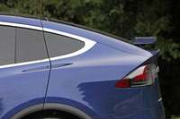 ハッチゲートの後端には「アクティブスポイラー」が備わる。ドラッグ係数は0.24。