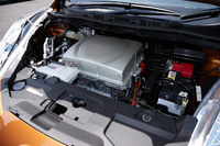 今回試乗した「リーフ」は2015年末に発売された最新モデル。30kWhの駆動用リチウムイオンバッテリーを搭載し、航続距離をそれまでの228kmから280km（ともにJC08モード）へと向上させている。