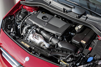 「B250 4MATIC」に搭載される2リッター直4ターボエンジンは、従来と同じ211psと35.7kgmを発生する。