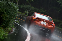 アルミテープによる空力コントロール技術の比較体験は、マイナーチェンジを受けた「トヨタ86」の公道試乗会と併せて行われた。