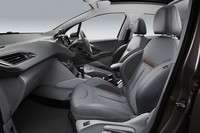 「プジョー208」にオシャレな内装の特別限定車の画像