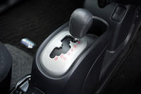 エコ運転では「D」「Eco」「B」の3つのポジションを走行状況に応じて使い分けるのがポイント。通常は消費電力を抑えた「Eco」ポジションで走行し、下り坂などで効率よくバッテリーを充電したいときは回生力の高い「B」ポジション、「D」ポジションは、強いトルクを発生するため、合流などすばやい走行が必要な場合に使う。