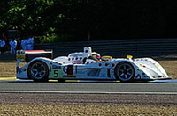 日の丸を模した水玉ボディは、No.5童夢。4位から決勝に臨む。