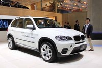 日本に導入予定の「X5 xDrive 35d」はブルーパフォーマンスと呼ばれるユーロ6をクリアするクリーンディーゼル。