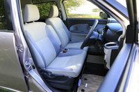 「キャスト スタイル」に装備される、スエード調フルファブリックのシート。