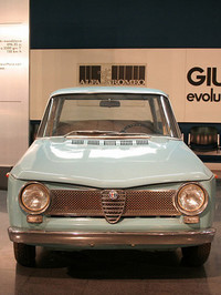 1954年の前輪駆動試作車「ティーポ103」。