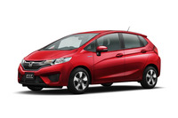 「フィットハイブリッド Fパッケージ コンフォートエディション」（FF車／プレミアムクリスタルレッド・メタリック）。