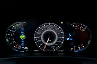 「CT6」の計器盤は、全面が液晶表示になっている。中央は速度計で、左右のメーターの中心部分には、インフォテインメントシステムや運転支援システムなどの情報が表示される。