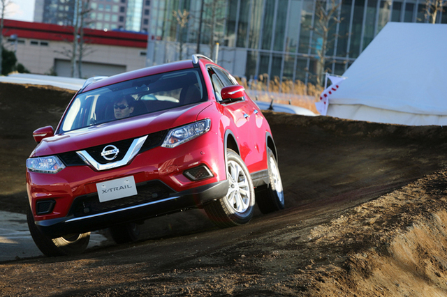 日産エクストレイル20X“エマージェンシーブレーキ パッケージ”（4WD