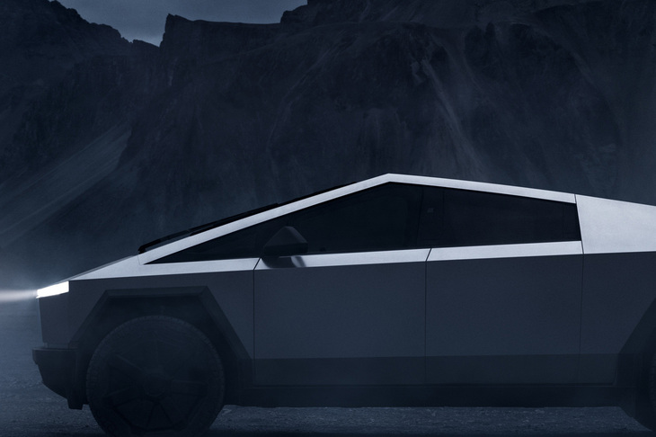 まったくの直線2本で構成されるルーフラインは、見ようによっては頂点が上からつままれているようにも見える。他のメーカーであれば、そうは見えないよう微妙にラインを調整しながらデザインするのだが……。