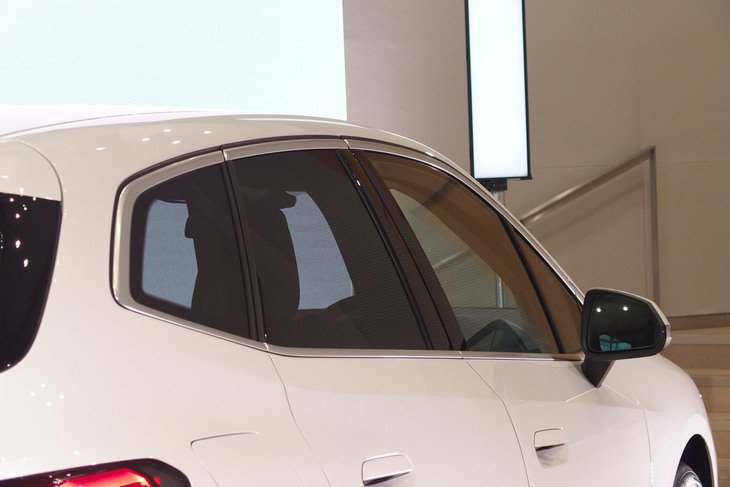 218iアクティブツアラー エクスクルーシブ（サイドウィンドウ）