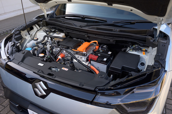 パワーユニットにはトヨタ系のBluE Nexusとアイシン、デンソーが共同開発したeアクスルを搭載。フロントモーターの最高出力は174PSで、4WD車ではリアにも同65PSのモーターを搭載する。