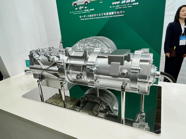 こちらの変速機能付きeアクスルはピックアップトラックや商用車への搭載を想定している。