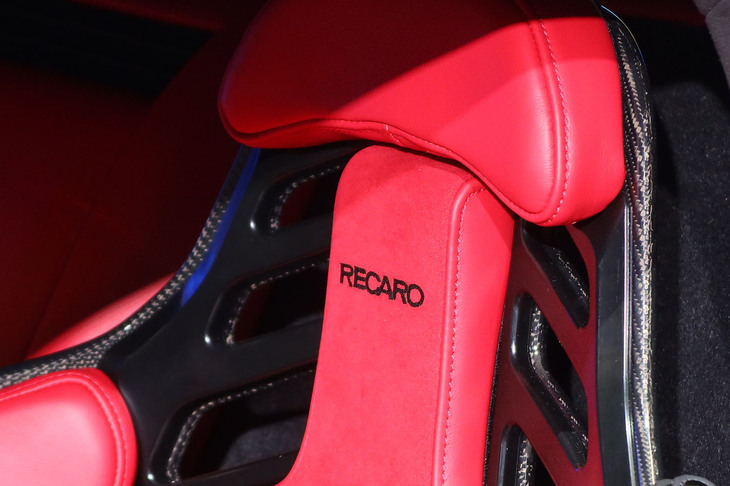 トヨタGR GT（シートのヘッドレスト）