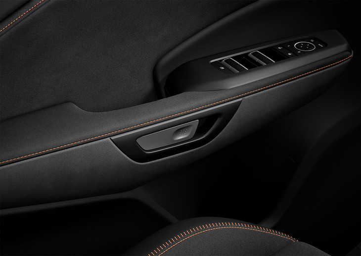 レクサスLBXプロトタイプ（インナードアハンドル）