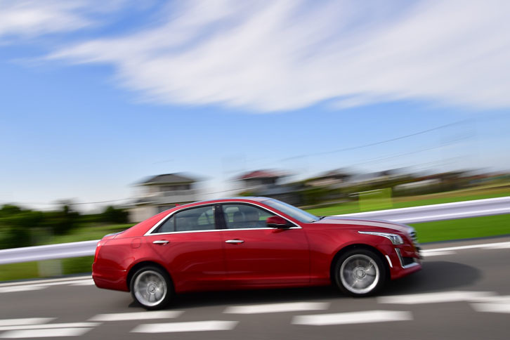 流し撮りは「射撃や射的に似ている」と池之平氏は語る。作品をモノにするためには、とにかく練習あるのみ！