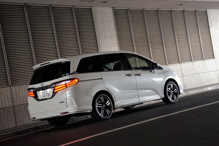 ホンダ・オデッセイ ハイブリッド アブソルート Honda SENSING EXパッケージ（7人乗り）