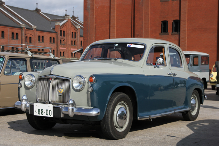 「ローバーP4」。母国イギリスでは親しみを込めて“Auntie”（おばちゃん）と呼ばれていたという、地味だが高品質な中型サルーン。