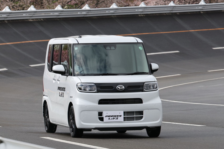 軽ハイトワゴン専用となる「プロクセスLuKII」は、「トランパスLuK」の後継モデルとして2025年2月12日に発表された。同年3月から順次販売を開始している。