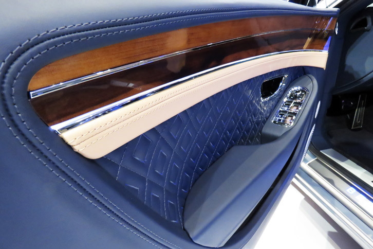 ベントレー・コンチネンタルGT（ドアインナーパネル）