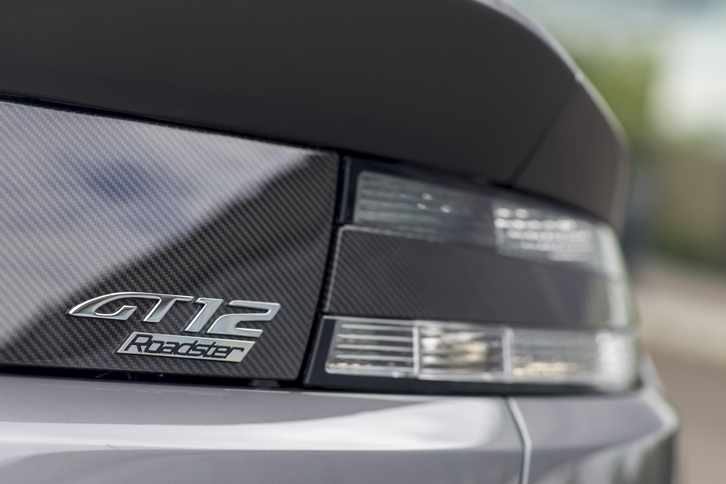 ヴァンテージGT12ロードスター（専用エンブレム）