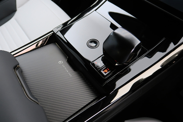 レンジローバー・スポーツSVエディションワン（センターコンソール）