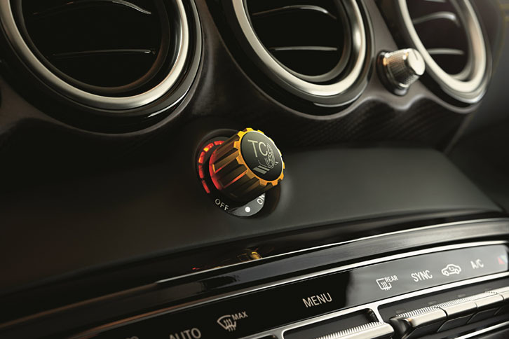 メルセデスAMG GT R（AMGトラクションコントロールのスイッチ）