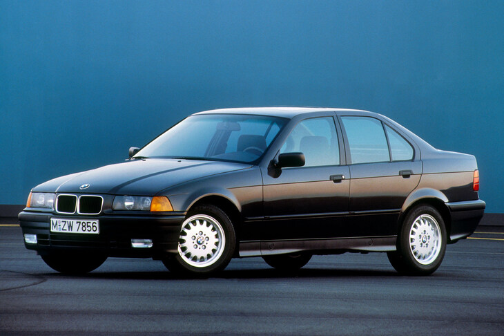 1990年に登場した3代目（E36）。従来型よりさらにサイズが拡大したいっぽうで、3ドアハッチバックの「ti」なるモデルも設定された。