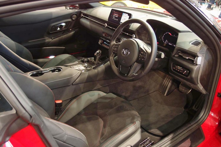 新型「BMW Z4」と主要なメカニズムを共有する「スープラ」だが、インテリアの基本的なデザインは、さほど似ていない。