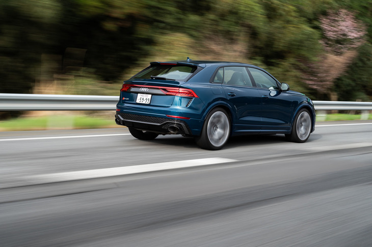 巨大なボディーに充実した装備、パワフルなエンジンが身上の「RS Q8」。重厚長大なクルマなのは事実だが、“だからこそ”のわかりやすい魅力がただよっていた。