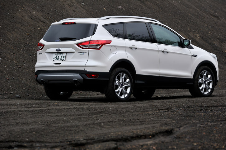 現行モデルの「クーガ」には、エントリーグレードの「トレンド」と上級グレードの「タイタニアム」（写真）の2種類がラインナップされる。