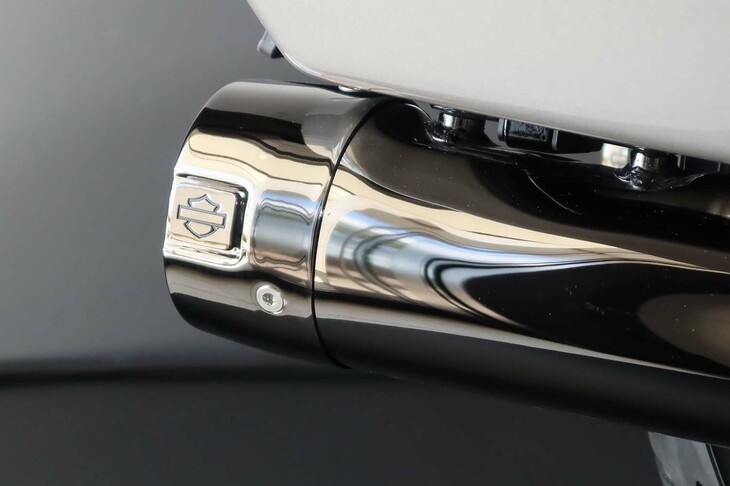 ハーレーダビッドソンCVOストリートグライド（マフラーエンド）