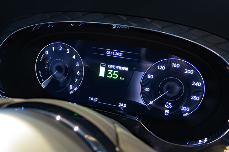 ベントレー・ベンテイガ ハイブリッド（液晶メーター）