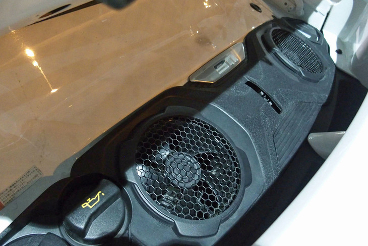 「911カレラGTS」と同じ最高出力480PS、最大トルク570N・mの3リッター水平対向6気筒ツインターボを搭載。8段PDKを介して4輪を駆動し、0-100km/h加速のタイムは3.4秒と発表されている。