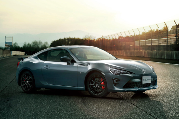 手ごろなFRのスポーツカーとして定評のある「トヨタ86」。姉妹モデルの「スバルBRZ」は、すでに新型が発表されている。