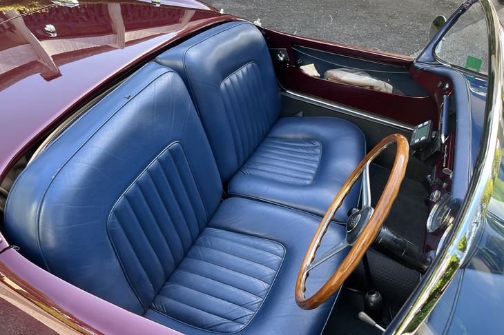 「ランチア・アウレリアB24スパイダー」（1955年）のシート。