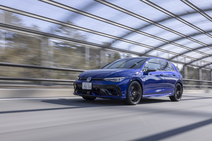 「エクスタ スポーツ」「エクスタ スポーツS」ともブレーキ性能とハンドリング性能の強化に加えて、高剛性化と耐久性アップによって電気自動車にも対応。パフォーマンスと安全性の両立を図っている。