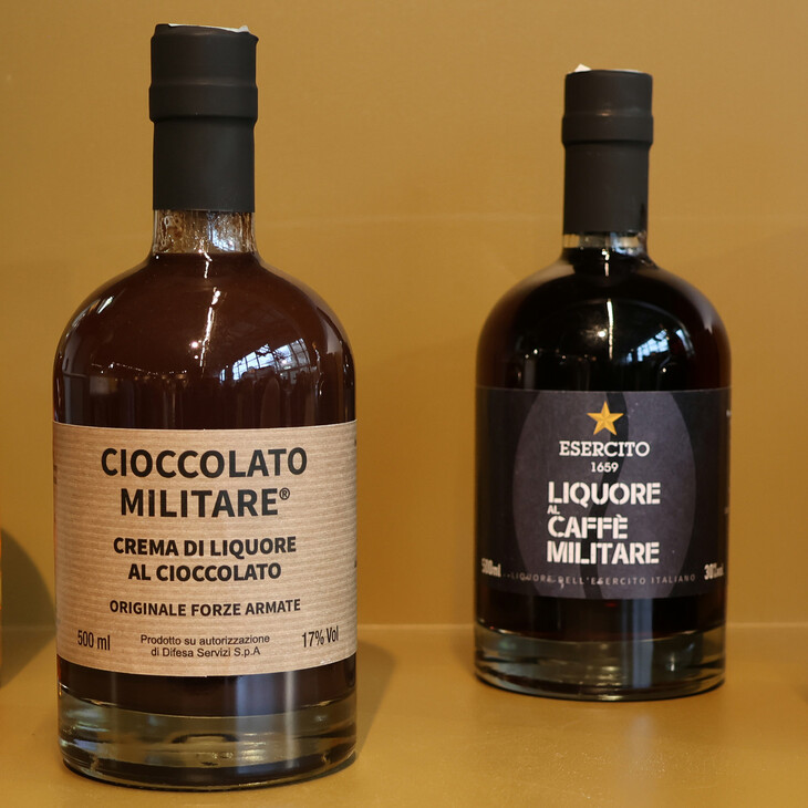 リキュールは、山岳の寒冷地で陸軍兵士に供給されていたものがベースだという。