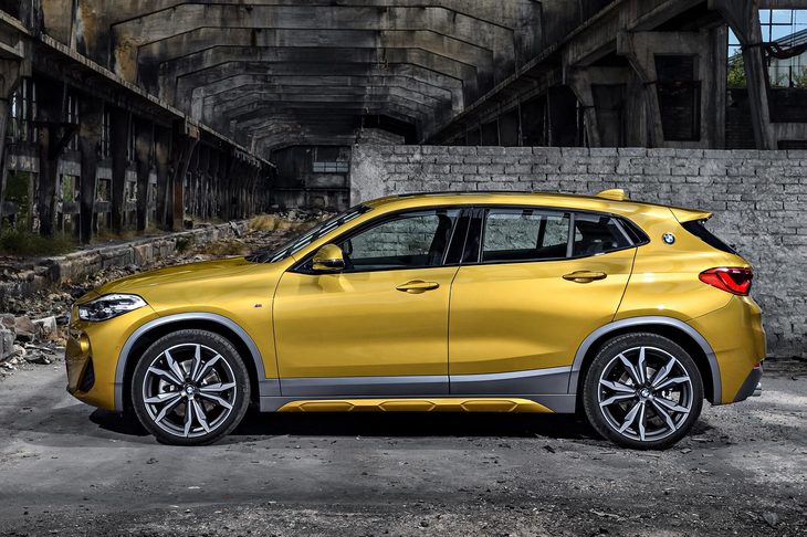 
	「ガルバニックゴールド」で塗装された「BMW X2 MスポーツX」。2018年のデトロイトモーターショーでの世界初公開はもちろん、バンコクモーターショーでの右ハンドル仕様の発表でも、日本での初お披露目の際も、ステージに上げられたのはこのボディーカラーの車両だった。
	